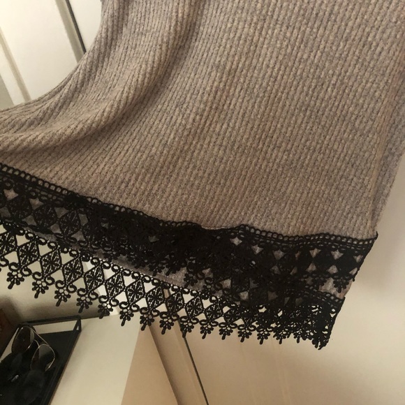 5/$25 Sweater knit top - Picture 2 of 2